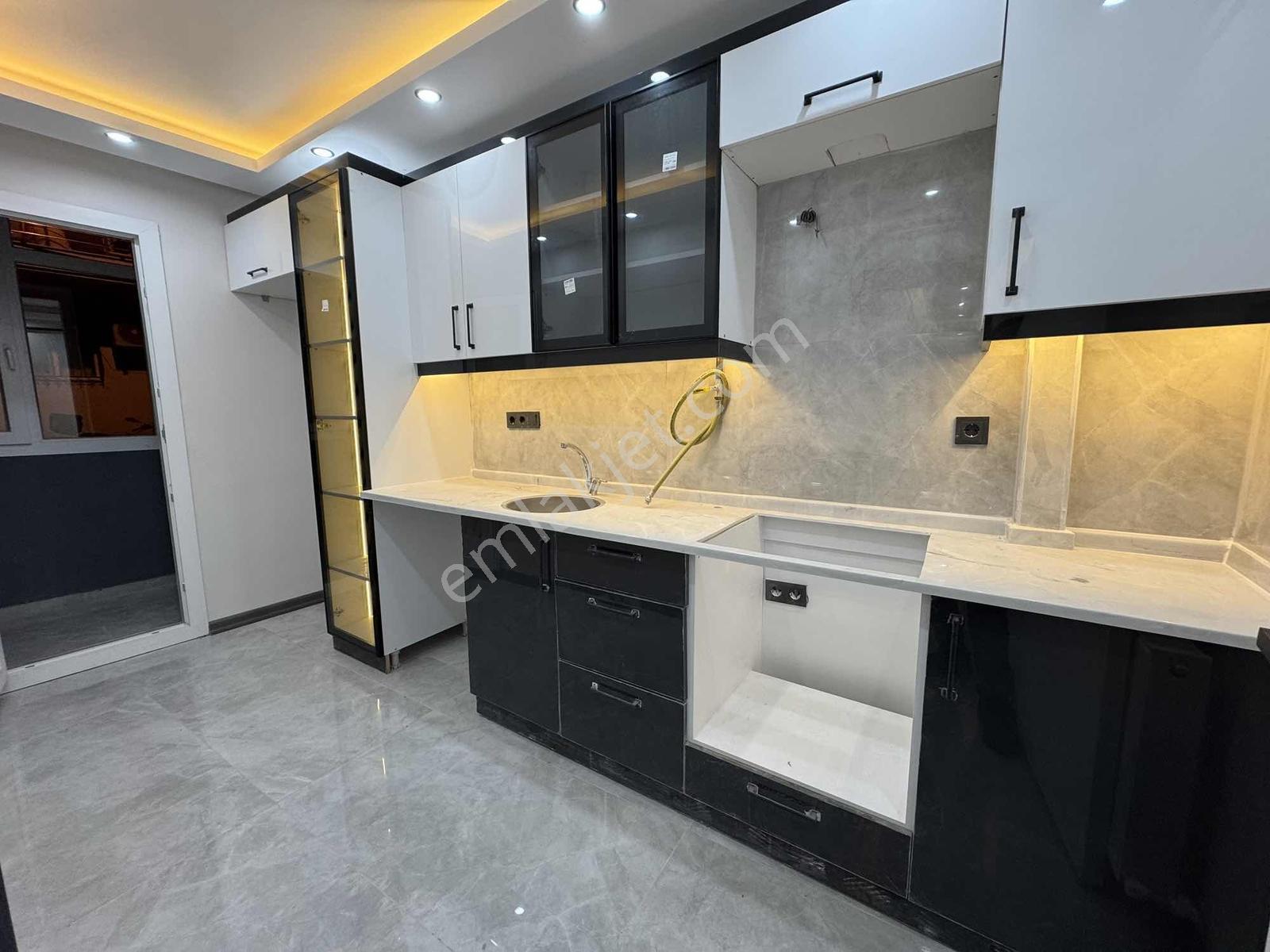 Akın Emlaktan Yeşilbağlar Mah. Satılık 2+1 Yüksek Giriş Daire