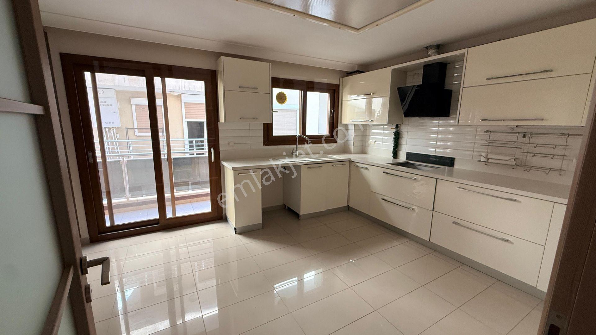 Akser Park Konaklarında Kiralık Geniş 3+1 Daire - Görsel 8