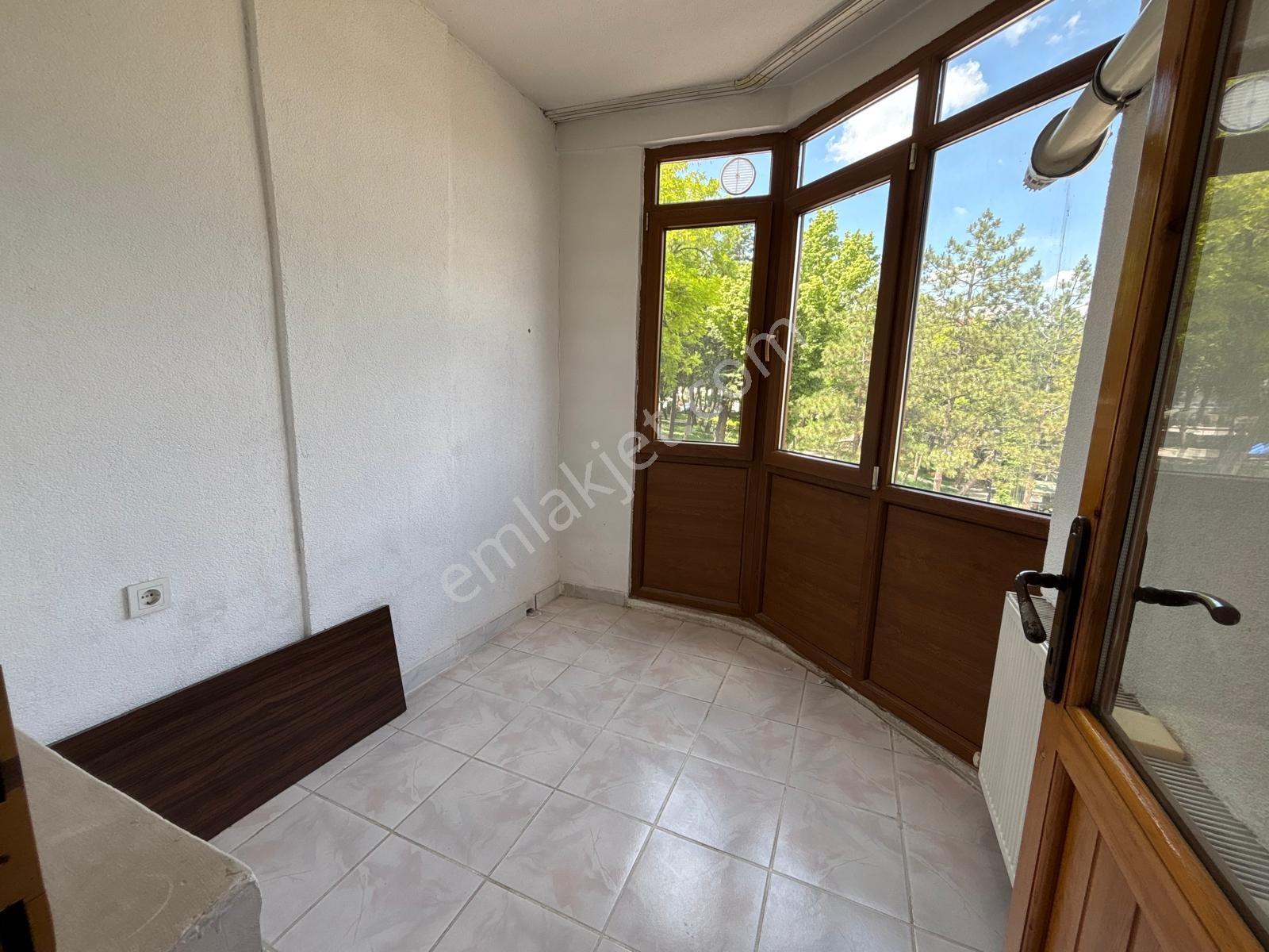 Selçuklu Mahallesi, Tuna Parkına Cephe Ferah 3+1 Kiralık Daire - Görsel 24