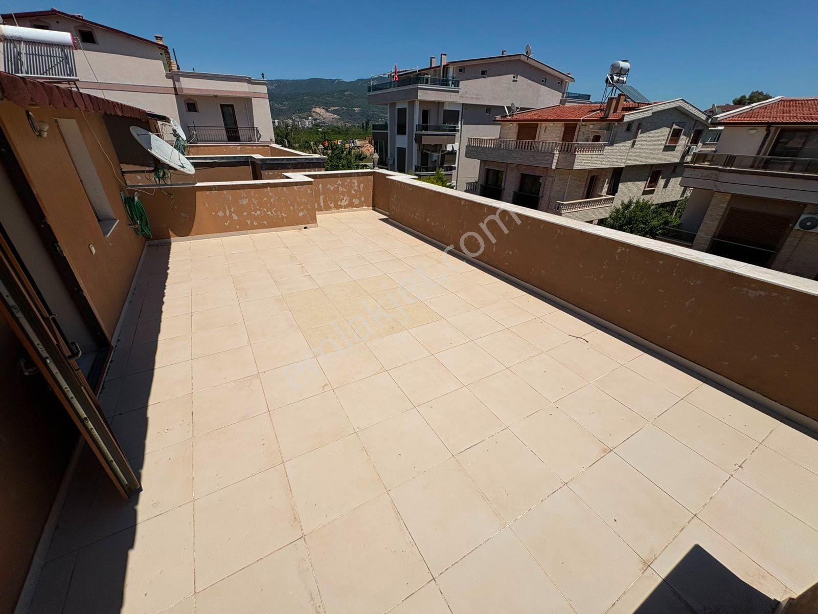Rota Emlak'tan Gümüldürde Denize 70m Mesafede 3+1 Bahçeli Villa - Görsel 19