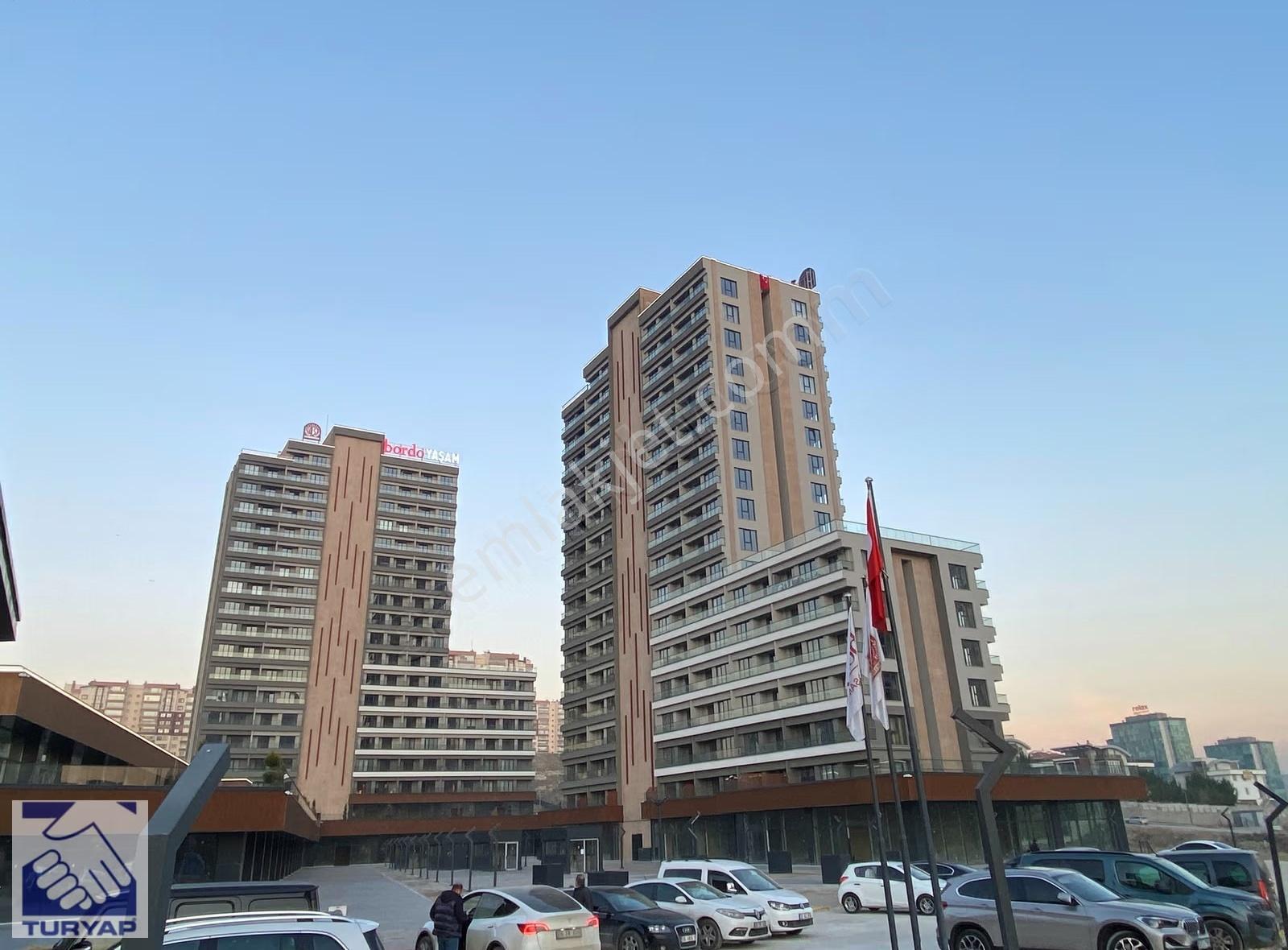 Bordo Yaşam Sitesinde Ebeveyn Banyolu 2+1 Sıfır Ferah Satılık
