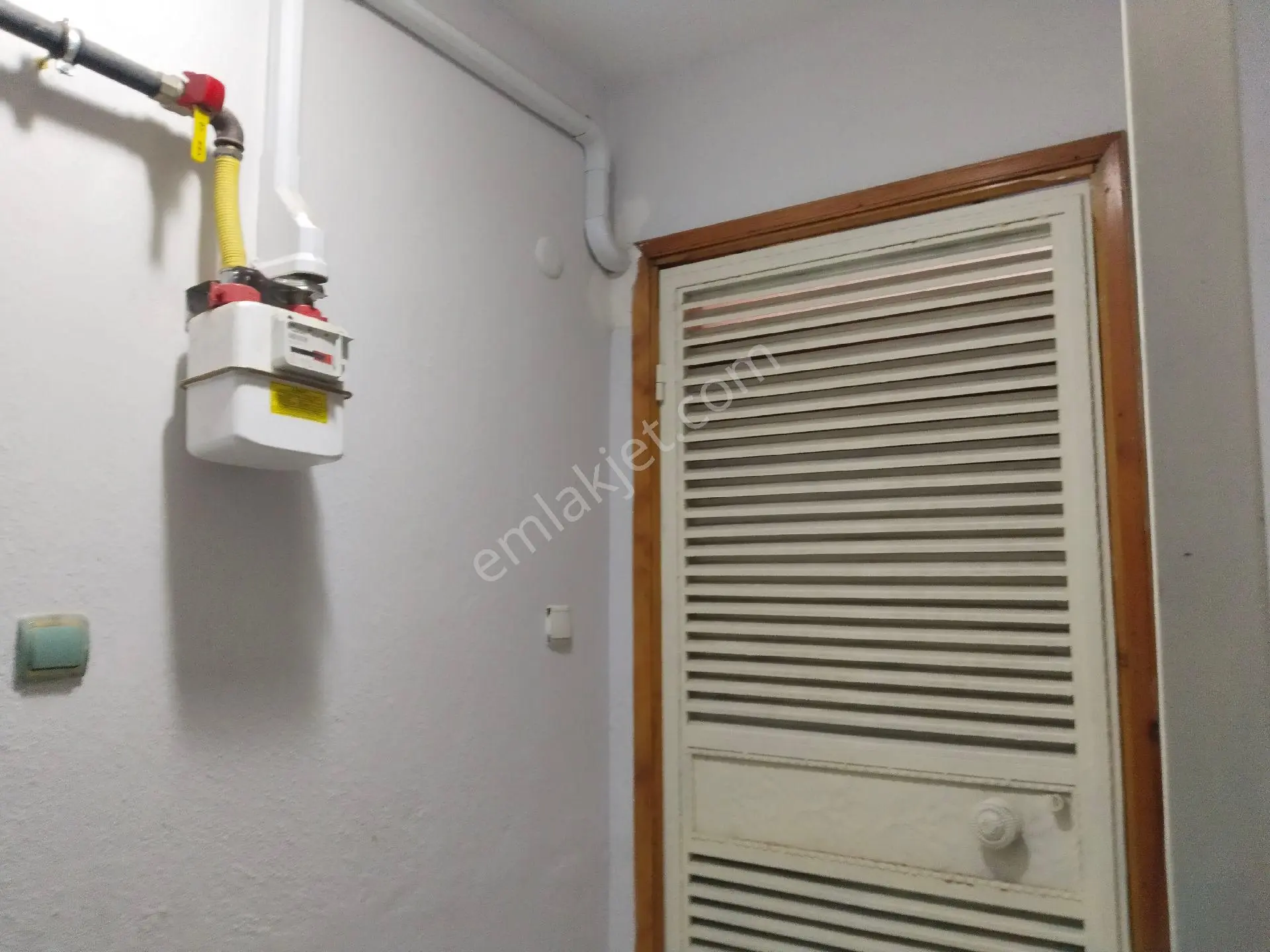 Bergama Fatih Mah Doğa Koleji Mevki Doğalgazlı Ara Kat 3+1 Satılık Daire