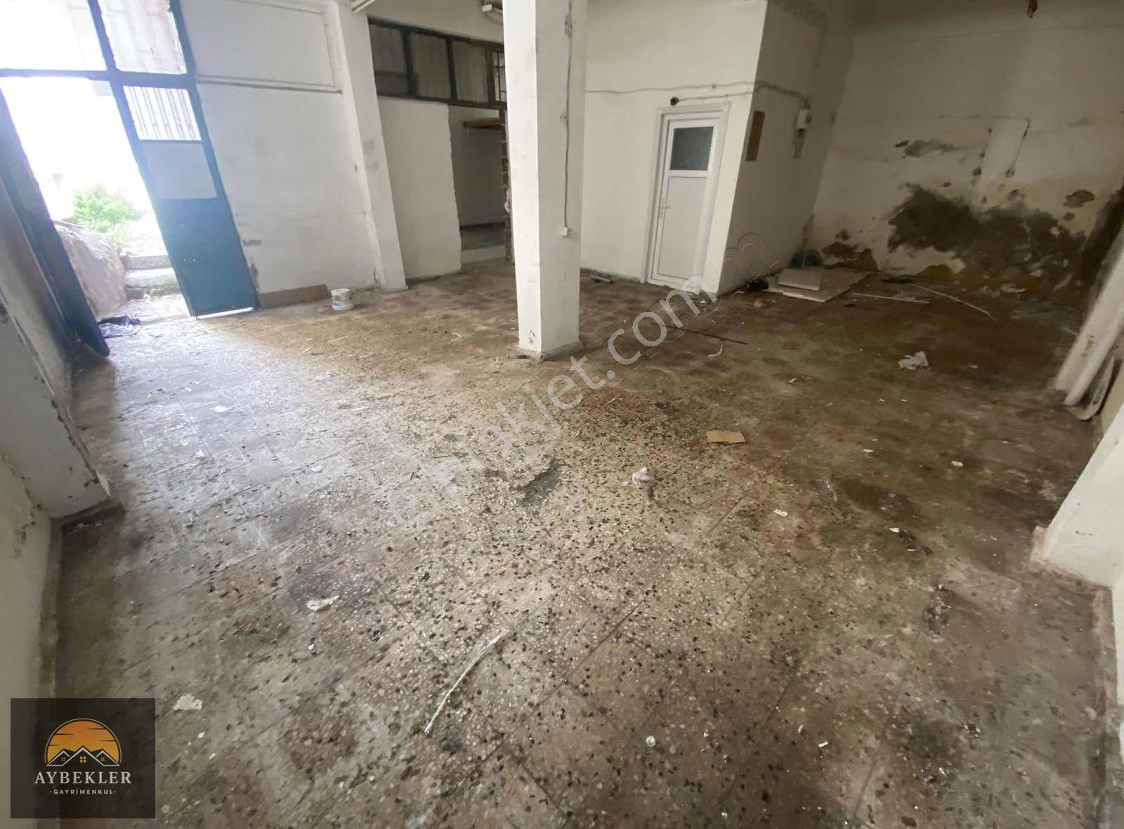 Sefaköy'de İşlek Cadde Üzerinde 80m2 Kiralık Depo - Görsel 2