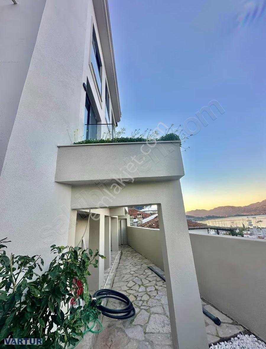 Fethiye Merkezde Eşsiz Marina Manzaralı Satılık Villa - Görsel 12