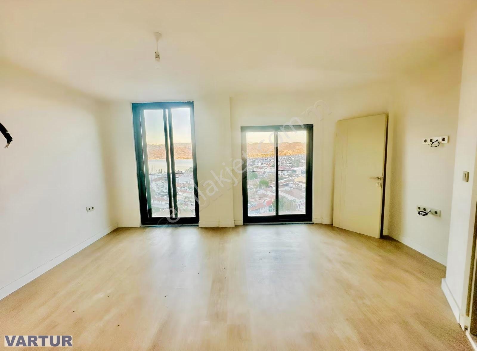 Fethiye Merkezde Eşsiz Marina Manzaralı Satılık Villa - Görsel 5