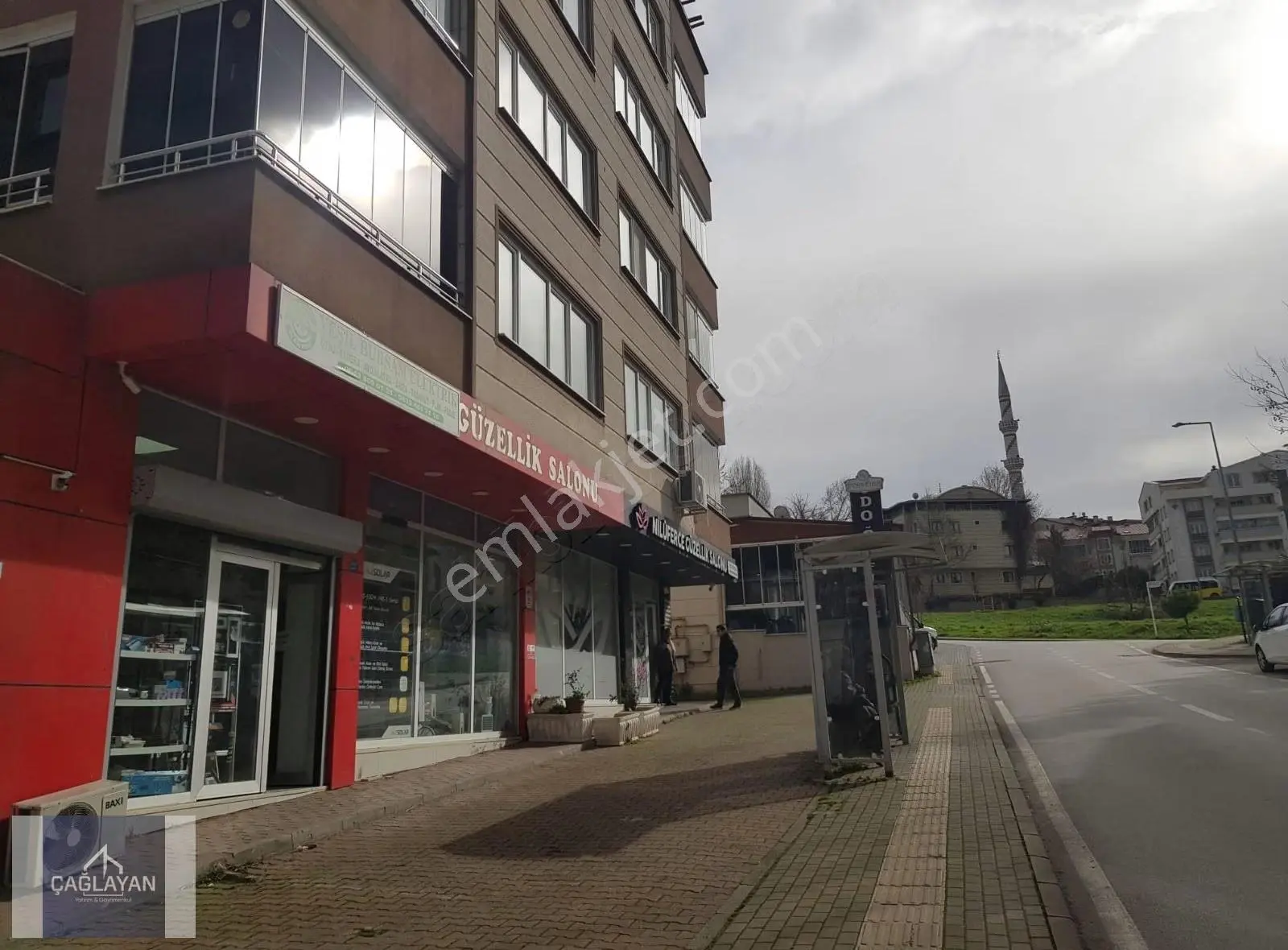 Demirci'de Merkezi Konumda Kiralık İş Yeri