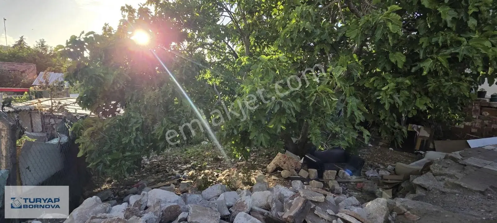 Manisa Şehzadeler De Stratejik 250m² Arsa