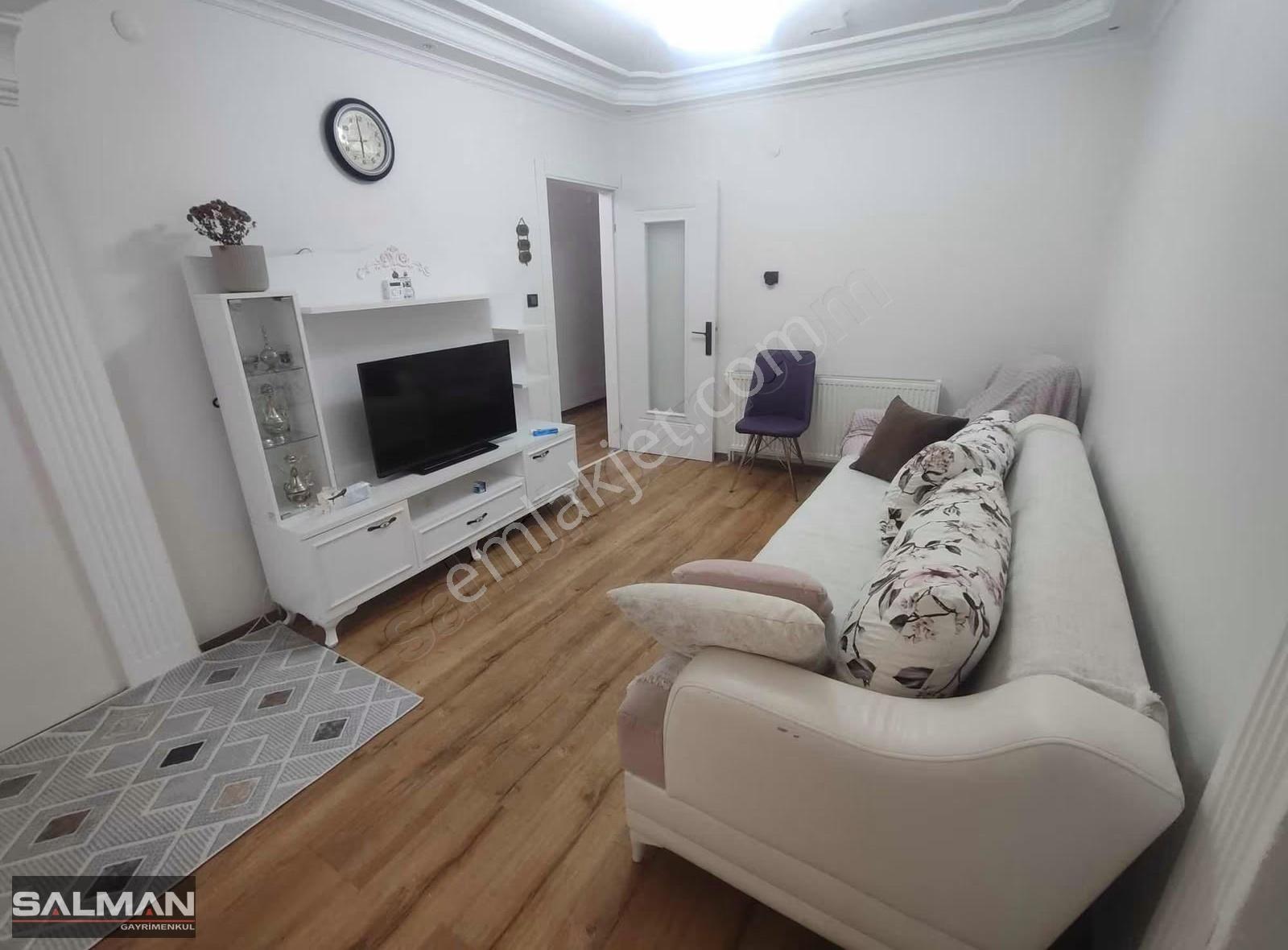 Salman'dan Bayraklı Postacılar Mah. Eşyalı Kiralık 1+1 Daire