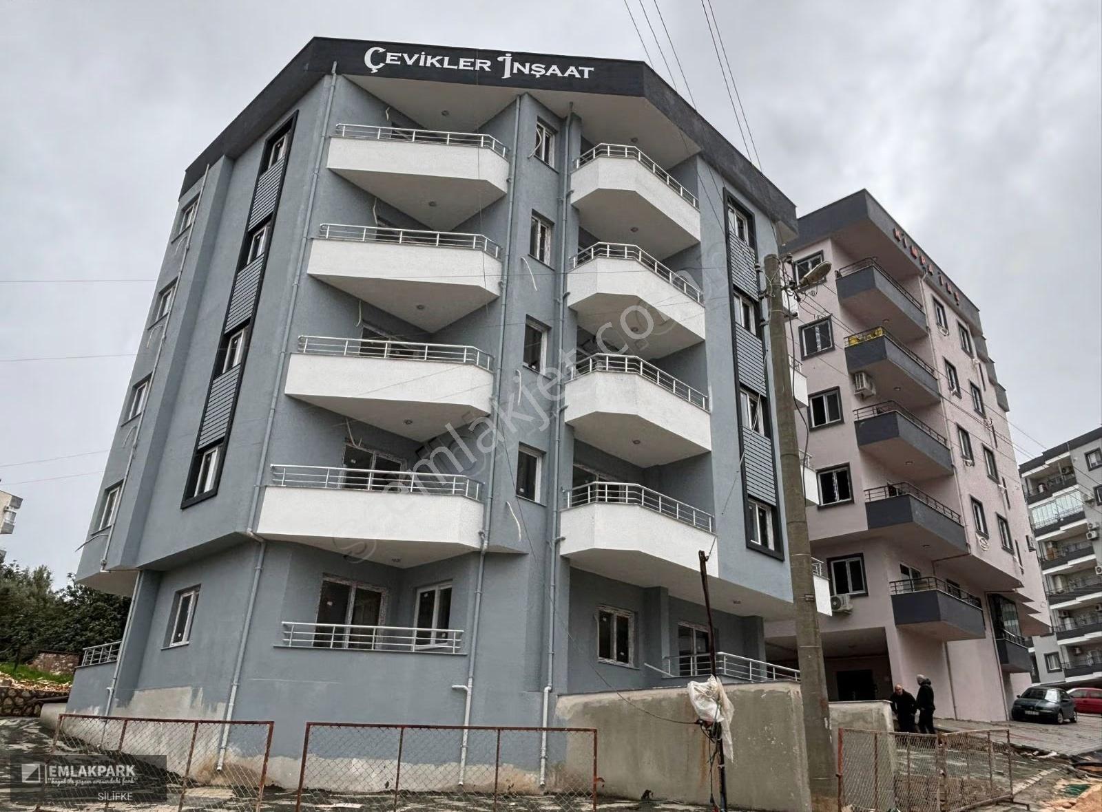 Emlakparkdan Taşucu Merkezde Satılık Yeni Binada 2+1 Daire