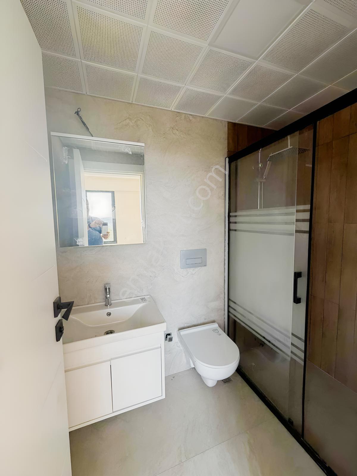 Özgün Gm'den - Muradiye Merkez Havuzlu Sitede Satılık 2+1 Daire - Görsel 29