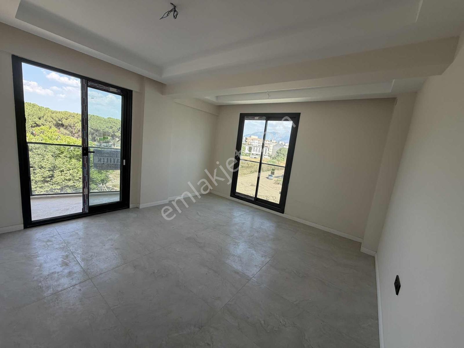 Özgün Gm'den - Muradiye Merkez Havuzlu Sitede Satılık 2+1 Daire - Görsel 16