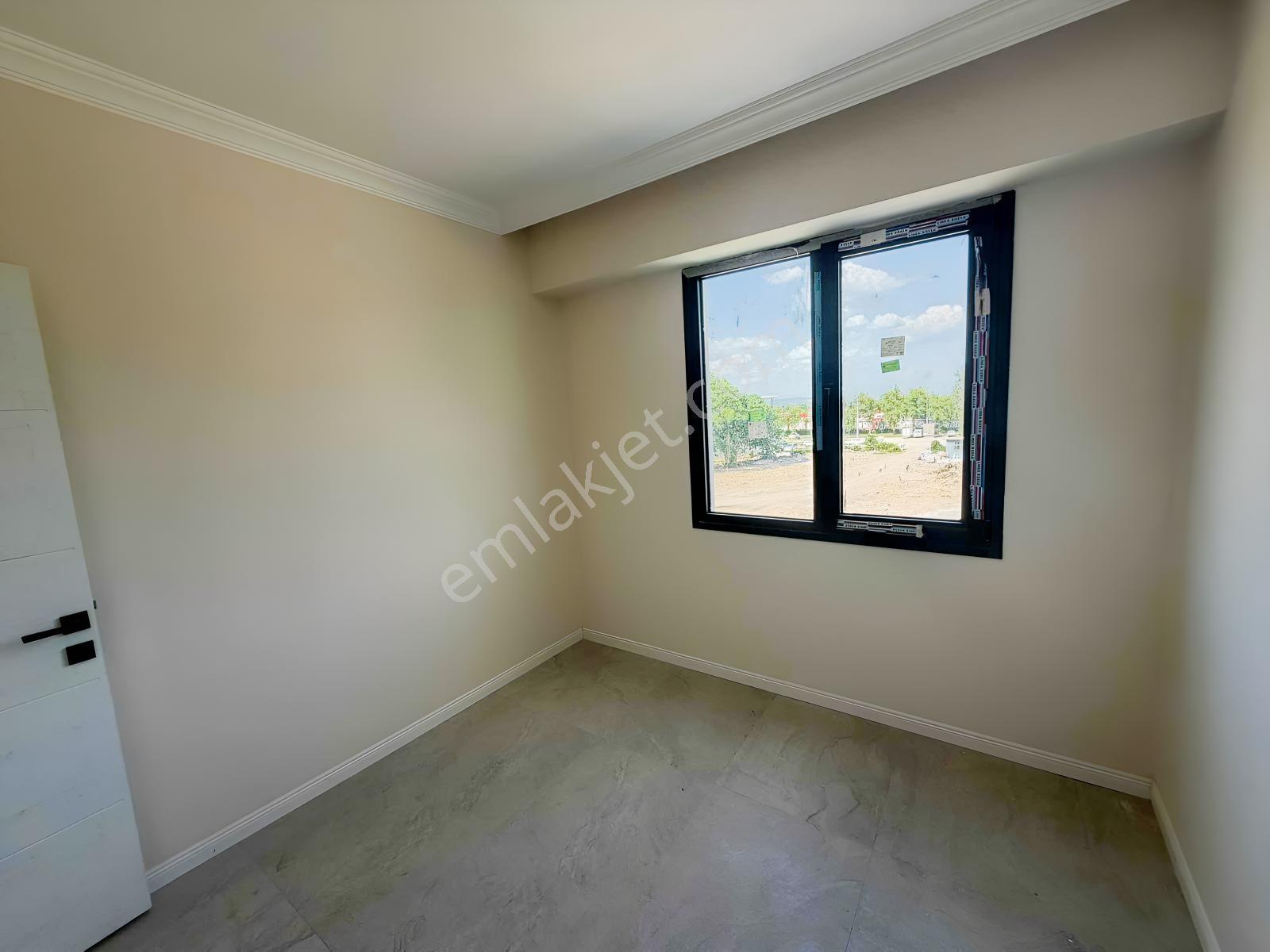 Özgün Gm'den - Muradiye Merkez Havuzlu Sitede Satılık 2+1 Daire - Görsel 12
