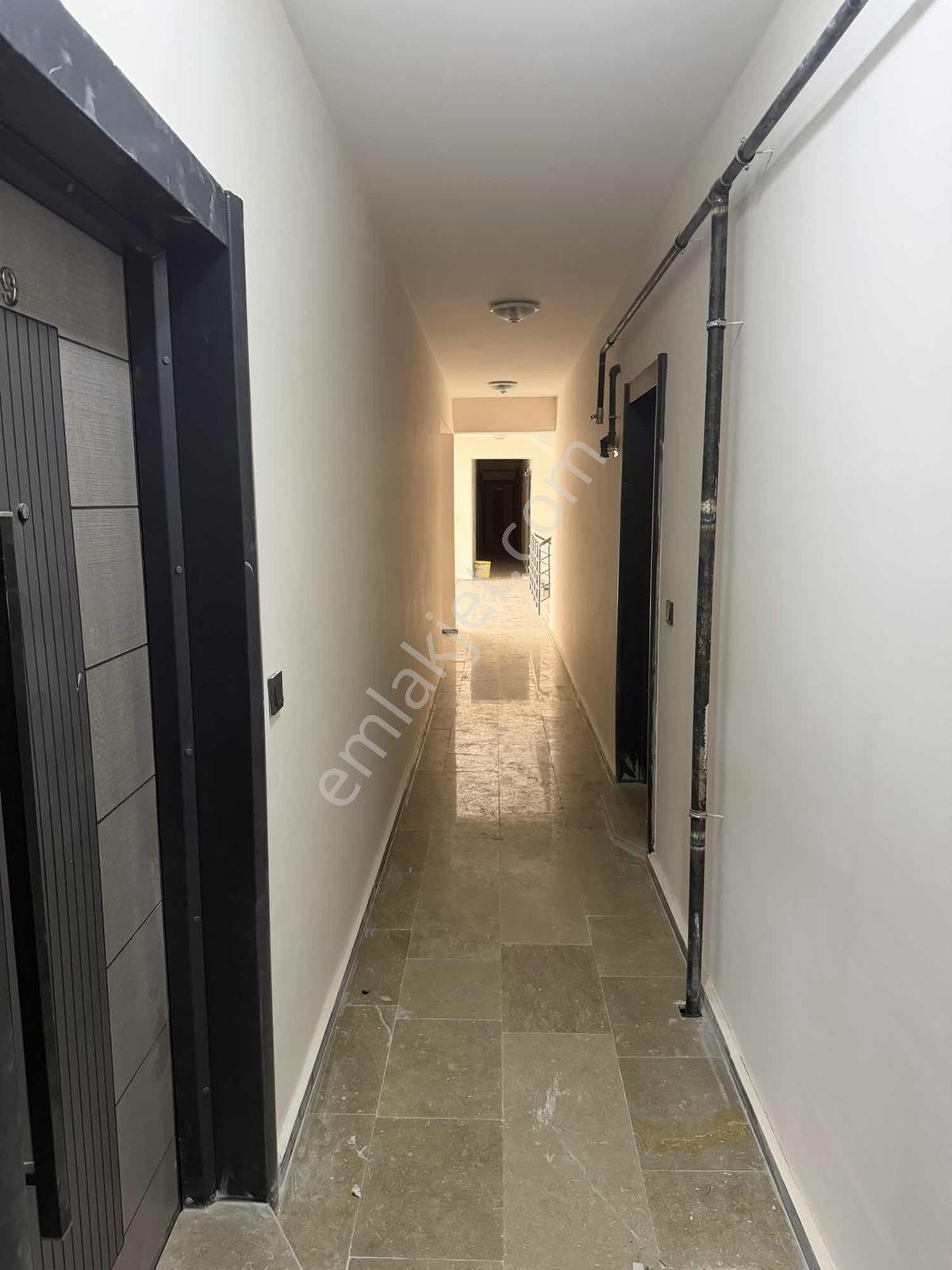 Özgün Gm'den - Muradiye Merkez Havuzlu Sitede Satılık 2+1 Daire - Görsel 33