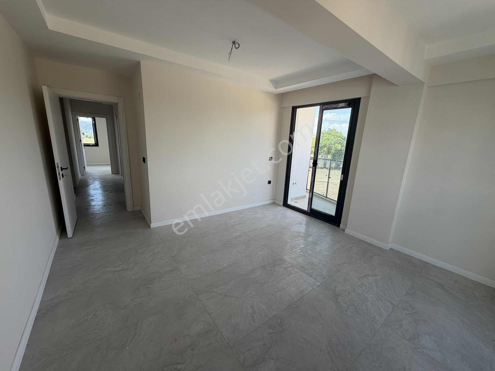 Özgün Gm'den - Muradiye Merkez Havuzlu Sitede Satılık 2+1 Daire - Görsel 8