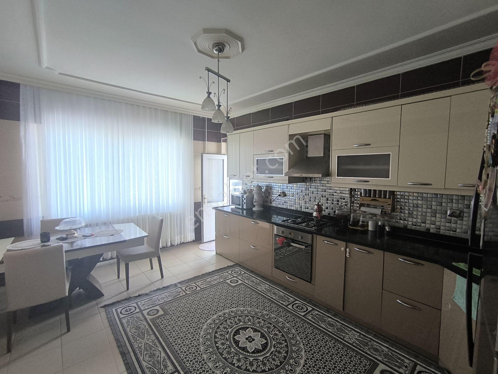 Adıyaman Cumhuriyette 3. Ç. Yolu Üzeri Satılık 4+1 Ferah Daire - Görsel 3