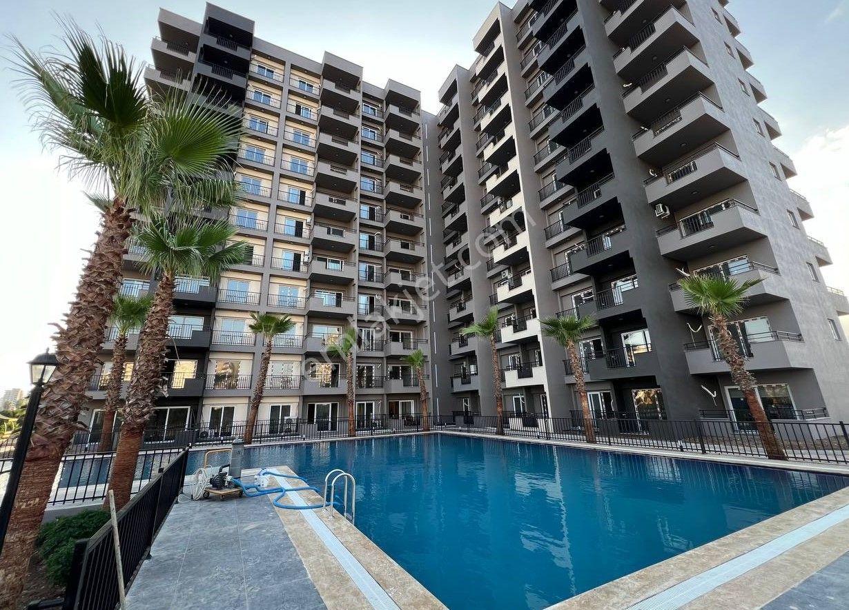 Karınca'dan Çeşmeli'de Giyinme Odalı Havuzlu 1+1 Köşe Daire !!