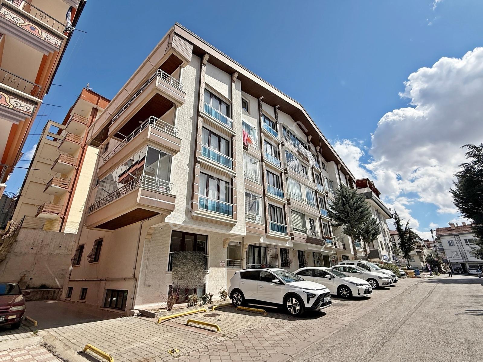 3+1 Yüksek Giriş Ön Cephe Yeni Yapı Balkonlu Yatırıma Uygun