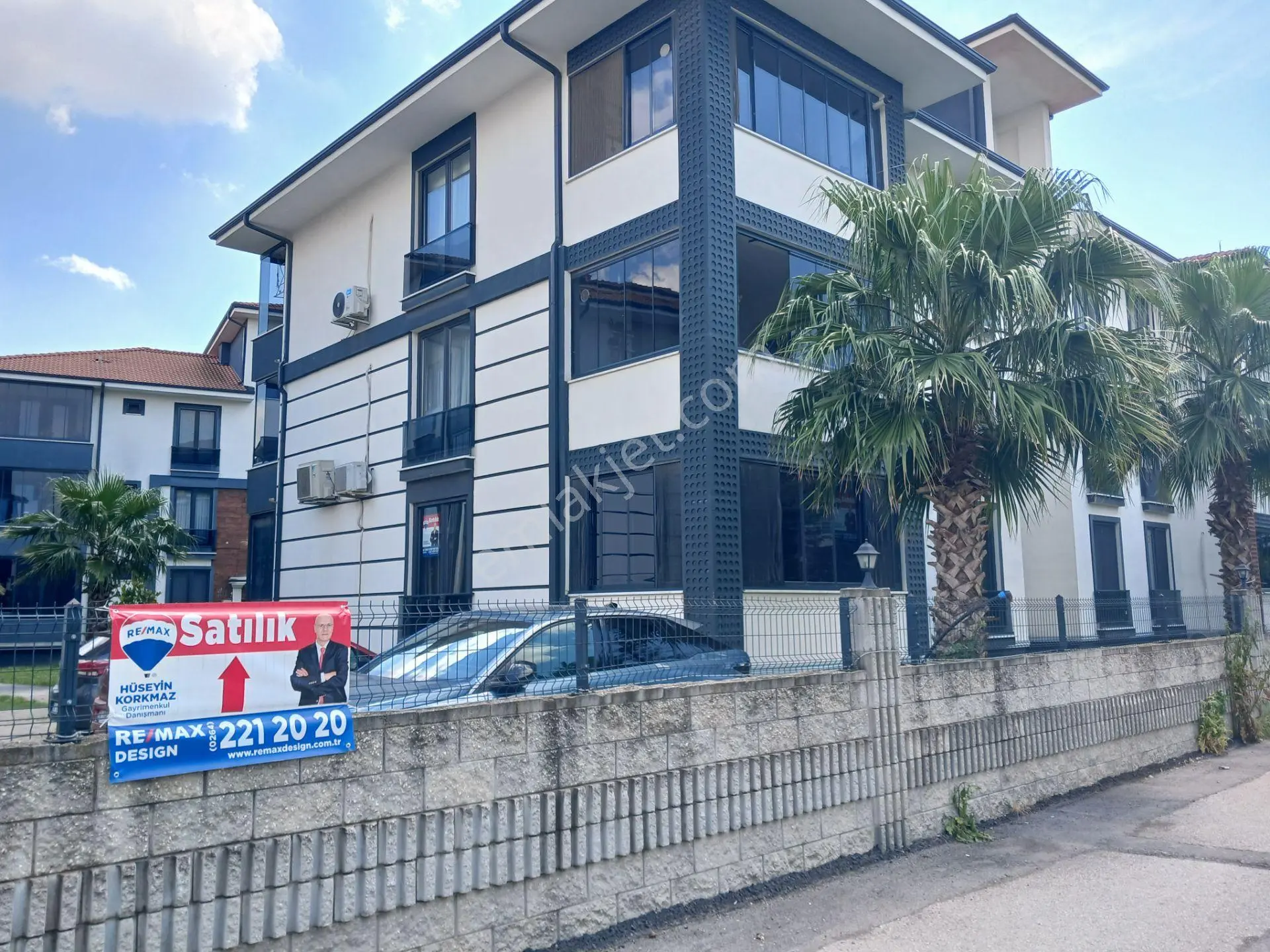 Remax Design Serdivan Köprübaşı Esra Sultan Sitesinde 4+1 Satılık Daire - Görsel 5