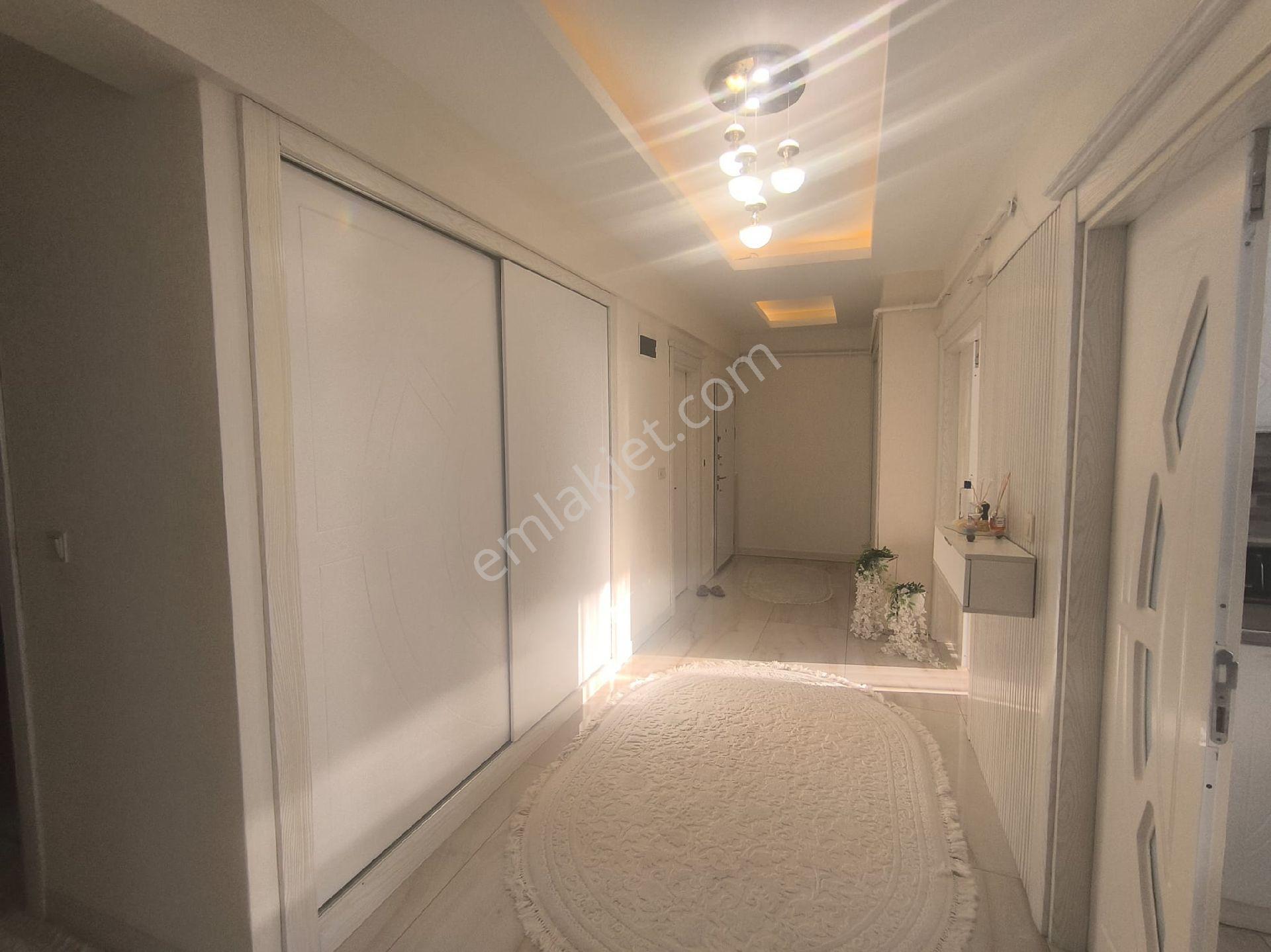 Fabrika Mahallesi'nde İçi Full Yapılı Temiz 3.5+1 - Görsel 25