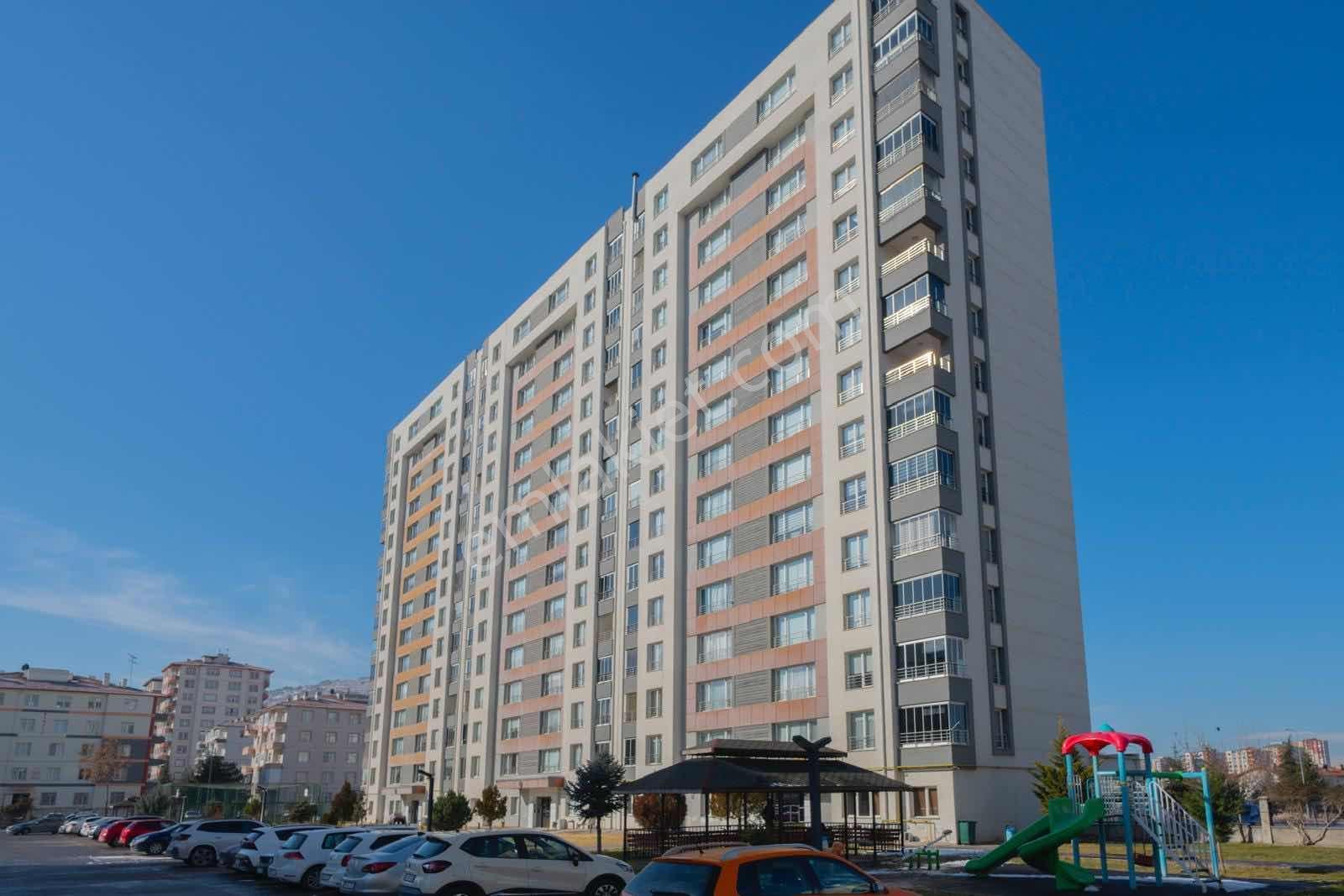 Konal/ Bölgenin En Prestijli Sitesinde 3+1 Köşe Daire Satılık