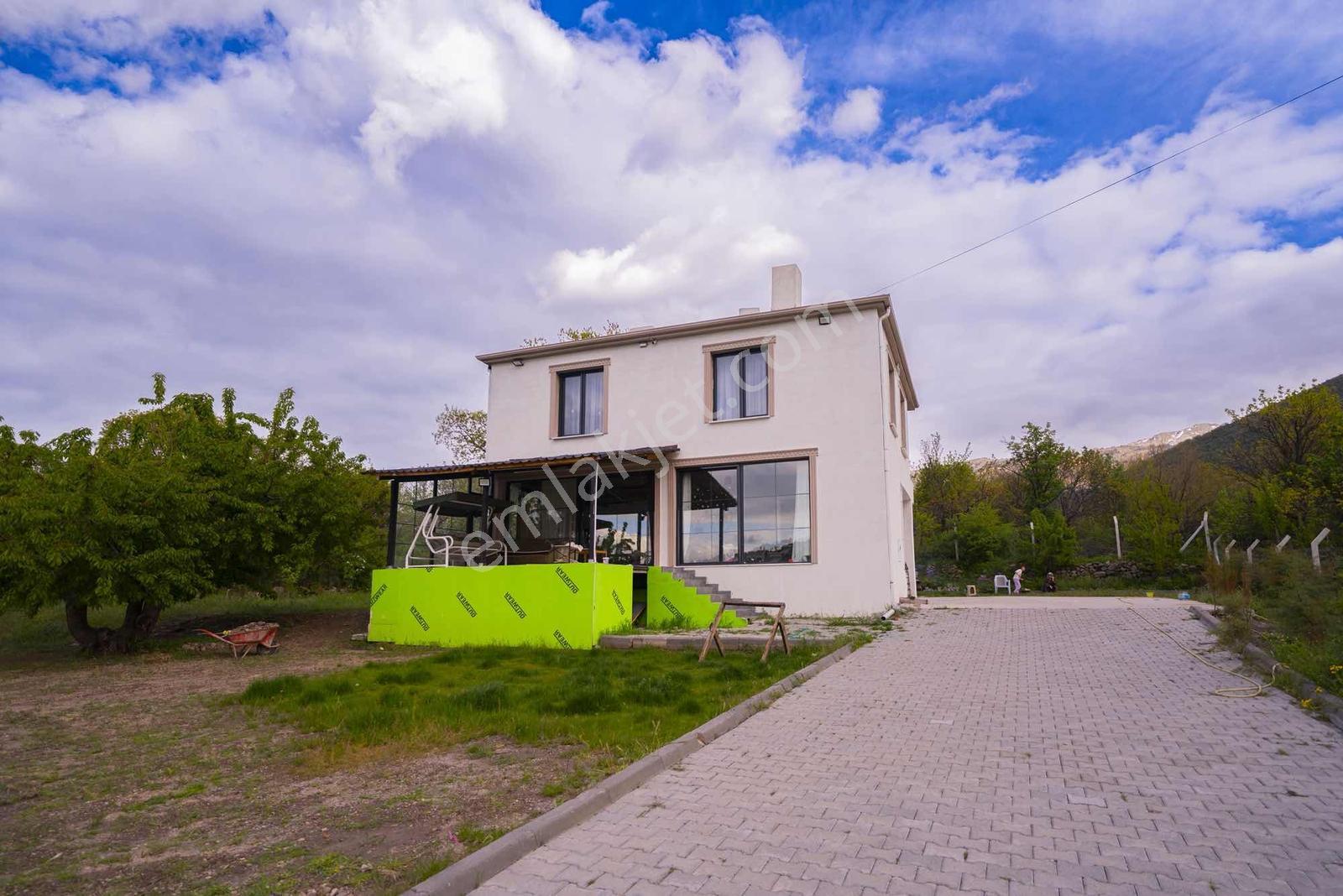 Konal / Sakarçiftliğinde Fırsat 2 Katlı Villa