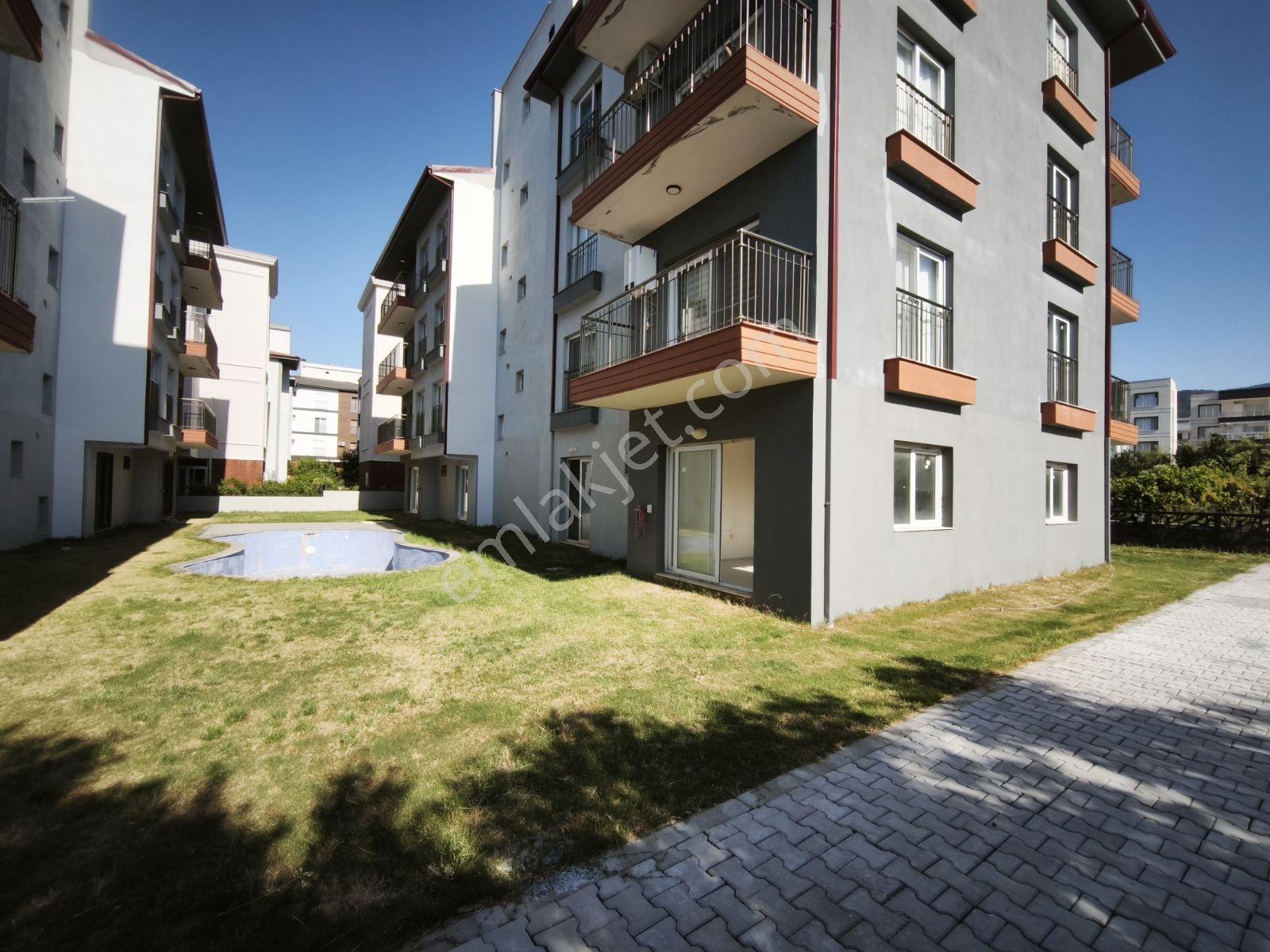 Davutlar'da Havuzlu Sitede Sıfır Bahçe Katı 1+1 Daire - Görsel 3