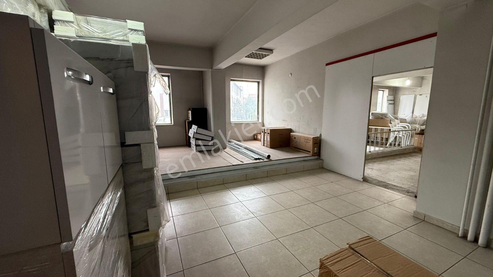 İşlek Cadde Üzeri Her Türlü İş Koluna Müsait Kiralık Dükkan - Görsel 3