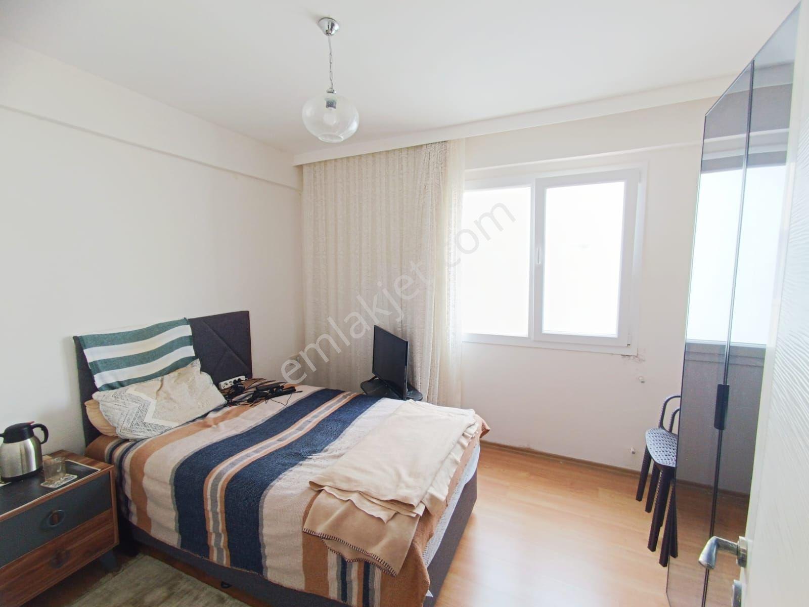 Kuşadası Ege Mahallesinde Eşyalı Satılık Geniş 3+1 Daire - Görsel 16