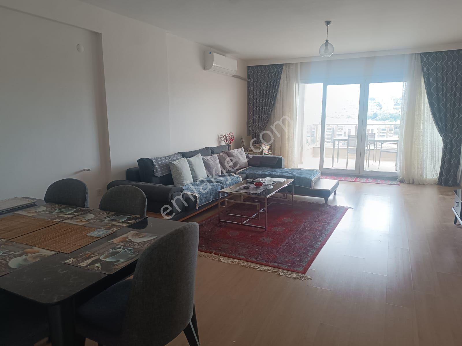 Kuşadası Ege Mahallesinde Eşyalı Satılık Geniş 3+1 Daire - Görsel 5