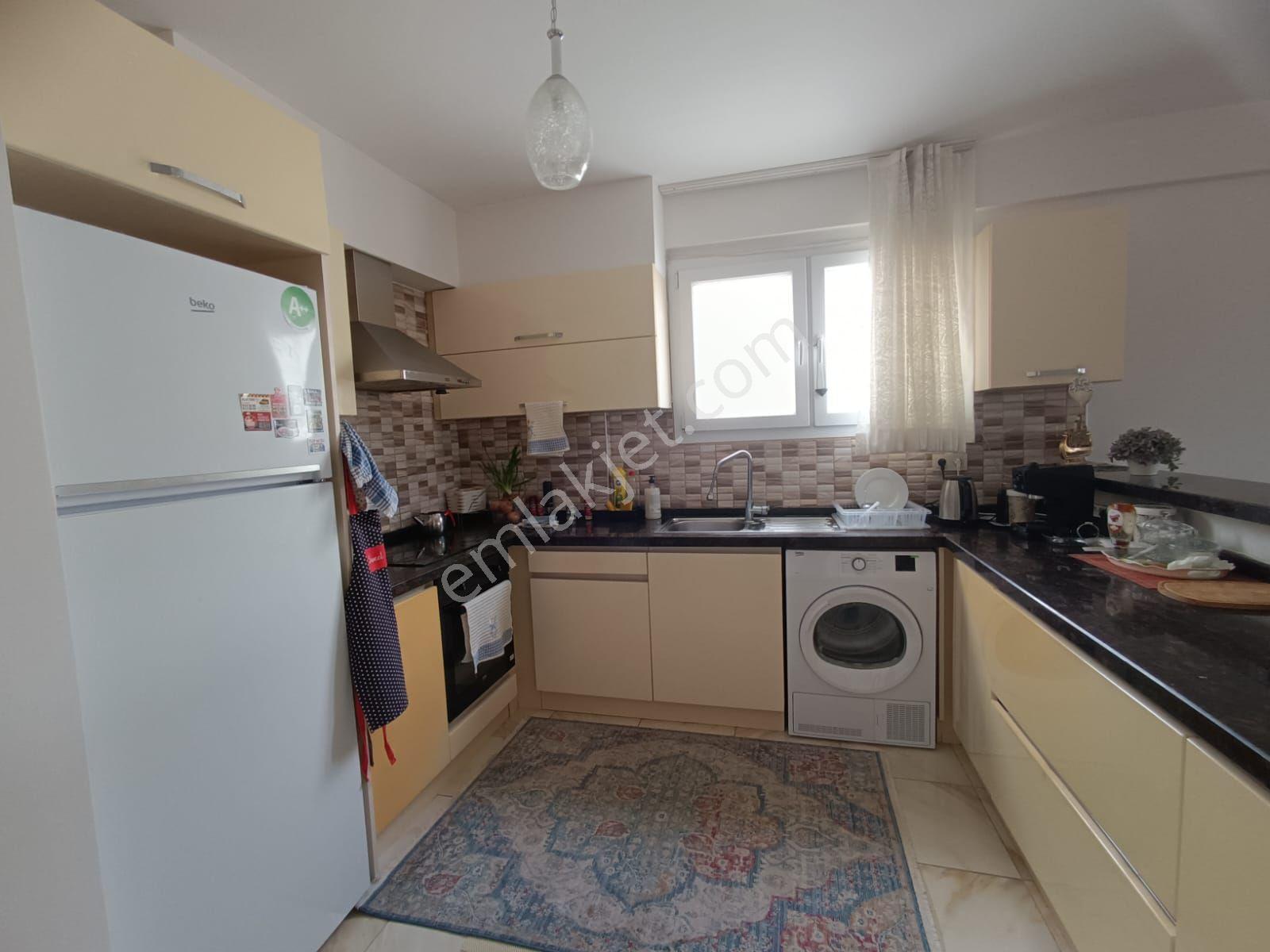 Kuşadası Ege Mahallesinde Eşyalı Satılık Geniş 3+1 Daire - Görsel 24