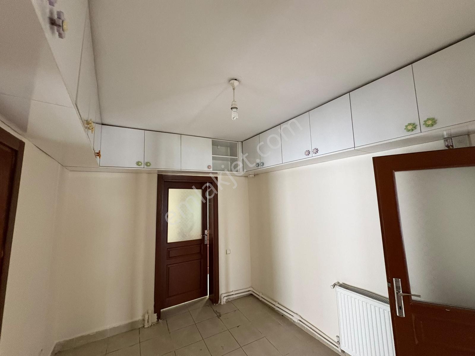 Bahçelievler De Tek Kat Bahçeli Müstakil 2+1 Kiralık Daire - Görsel 26