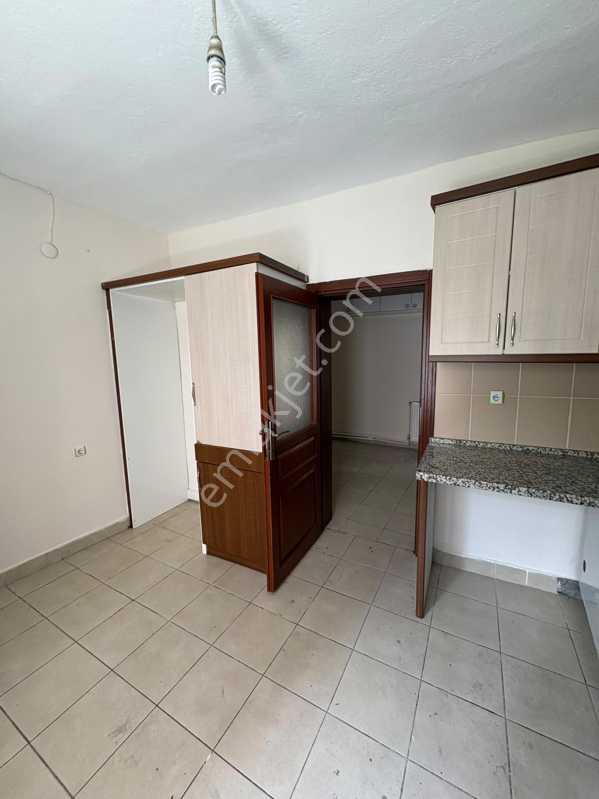 Bahçelievler De Tek Kat Bahçeli Müstakil 2+1 Kiralık Daire - Görsel 27