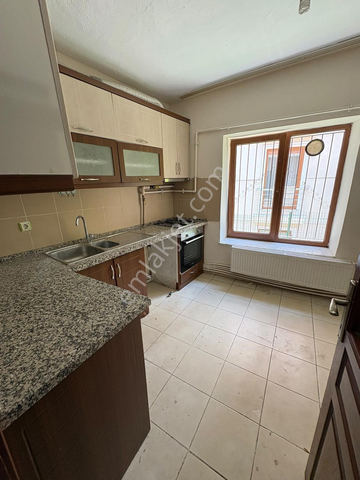 Bahçelievler De Tek Kat Bahçeli Müstakil 2+1 Kiralık Daire - Görsel 9