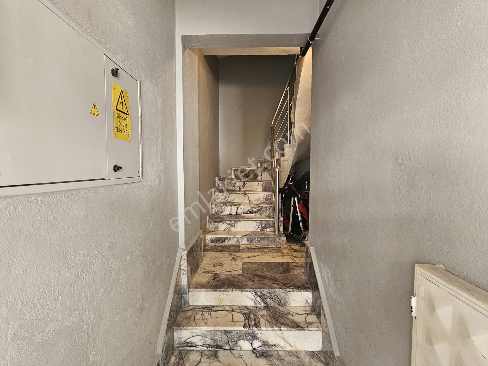 Buca Yeşilbağlarda Kiralık Doğalgazlı 100m2 2+1 Daire - Görsel 3