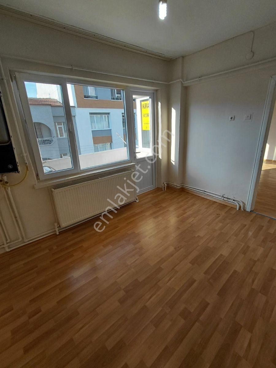 Kaymen Emlak Kiralık Kırmızı Toprak Ercan Sk. 2+1 80 M2 4. Kat - Görsel 3
