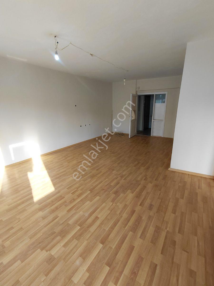 Kaymen Emlak Kiralık Kırmızı Toprak Ercan Sk. 2+1 80 M2 4. Kat - Görsel 11
