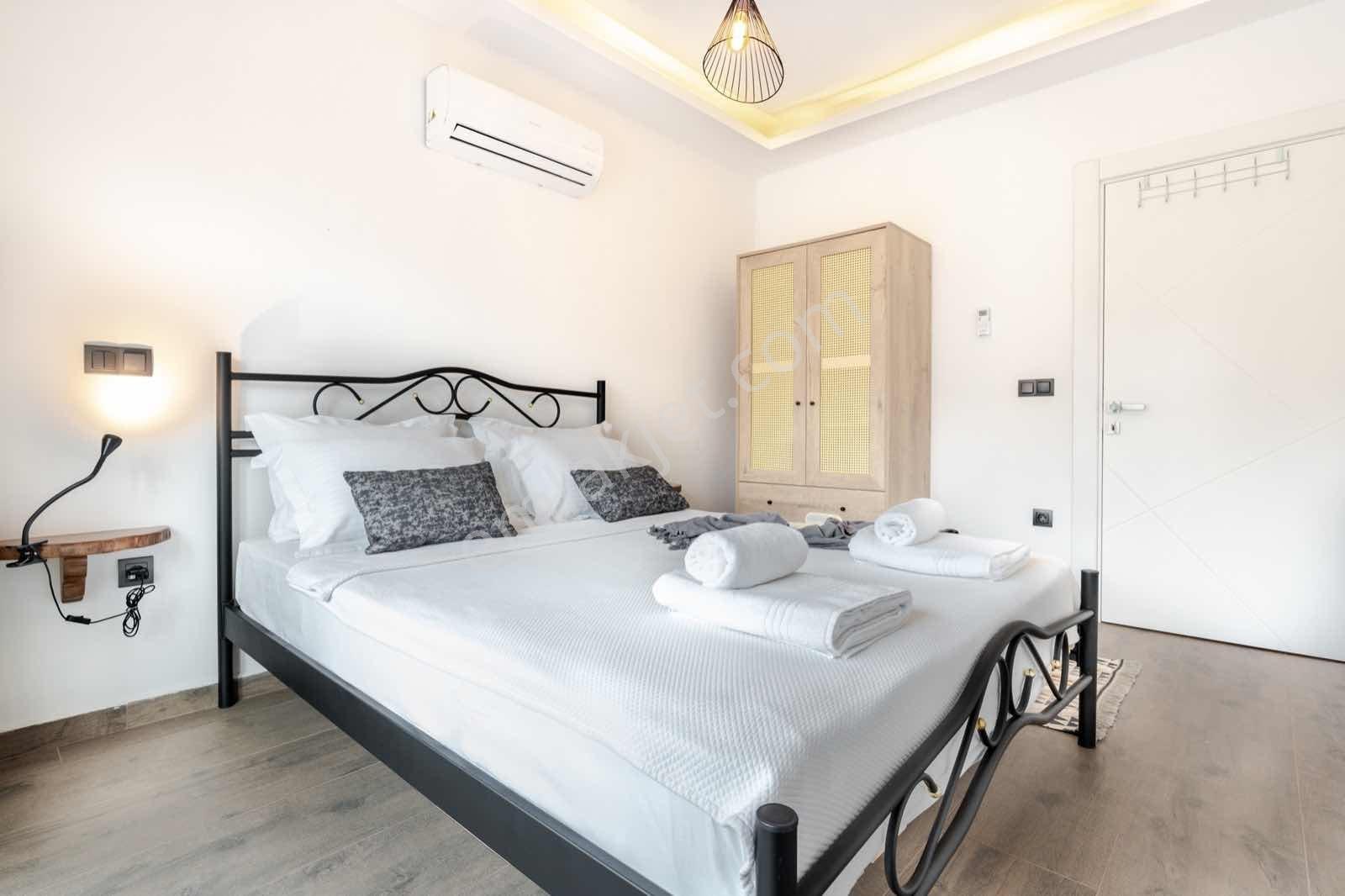 Kaş Çukurbağ Yarımadası'nda Deniz Manzaralı Satılık Villa - Görsel 19