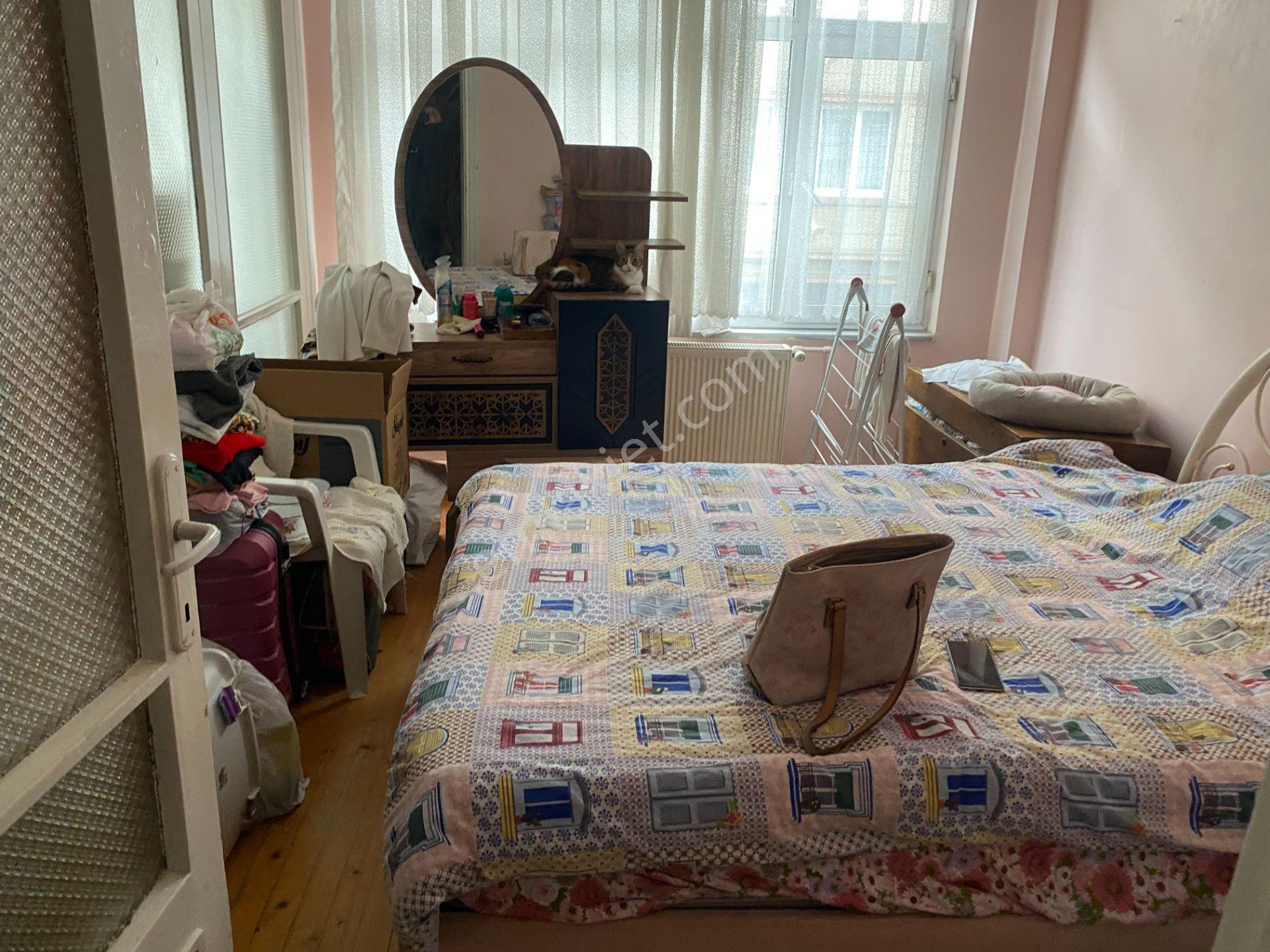 Destan-016 Çapa-tramvay-yan-sokağında-2-oda-1-salon-85m2-kombili-45-yıllık-binadan-açıklama-okuyun - Görsel 12