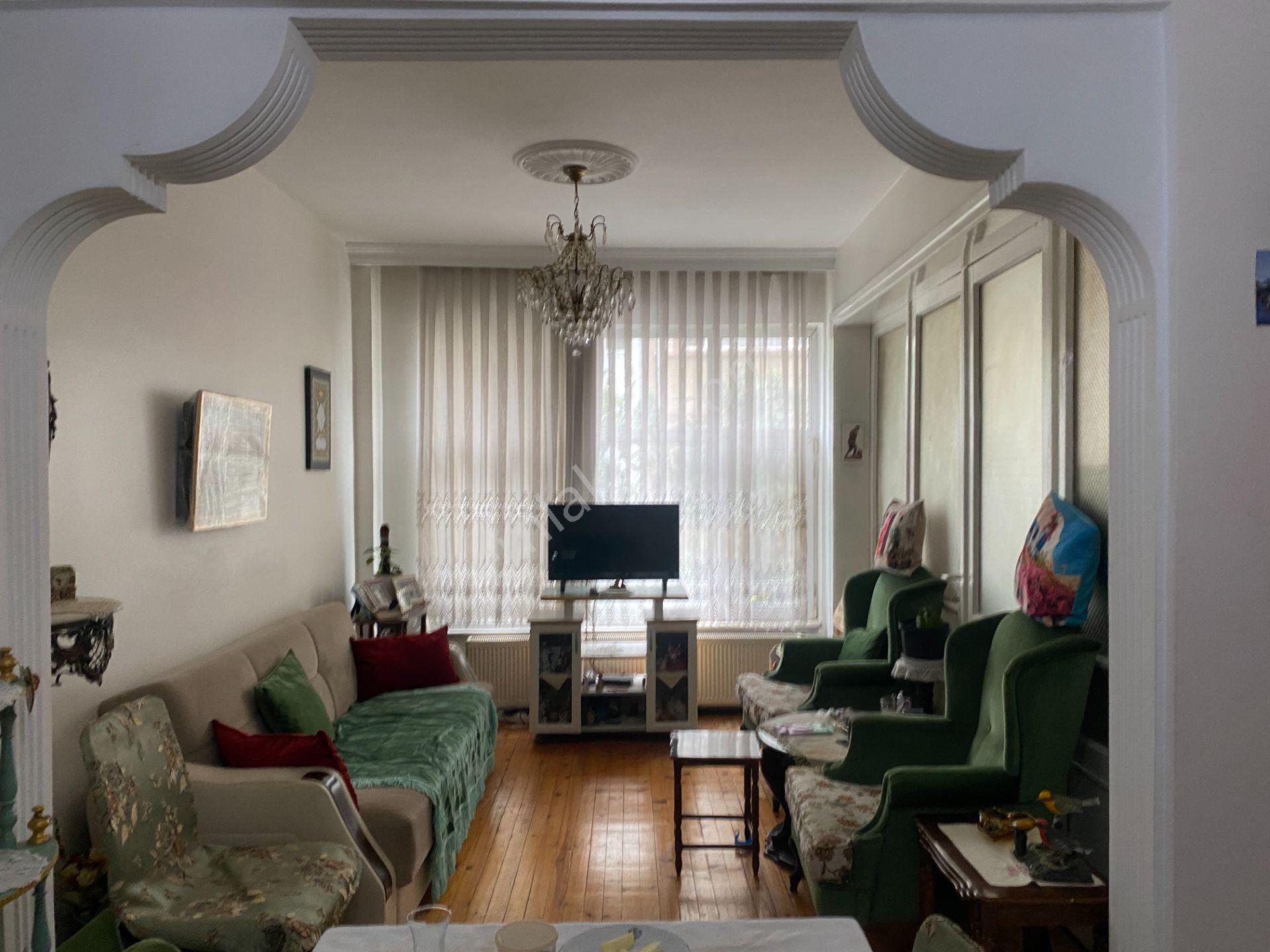 Destan-016 Çapa-tramvay-yan-sokağında-2-oda-1-salon-85m2-kombili-45-yıllık-binadan-açıklama-okuyun - Görsel 17