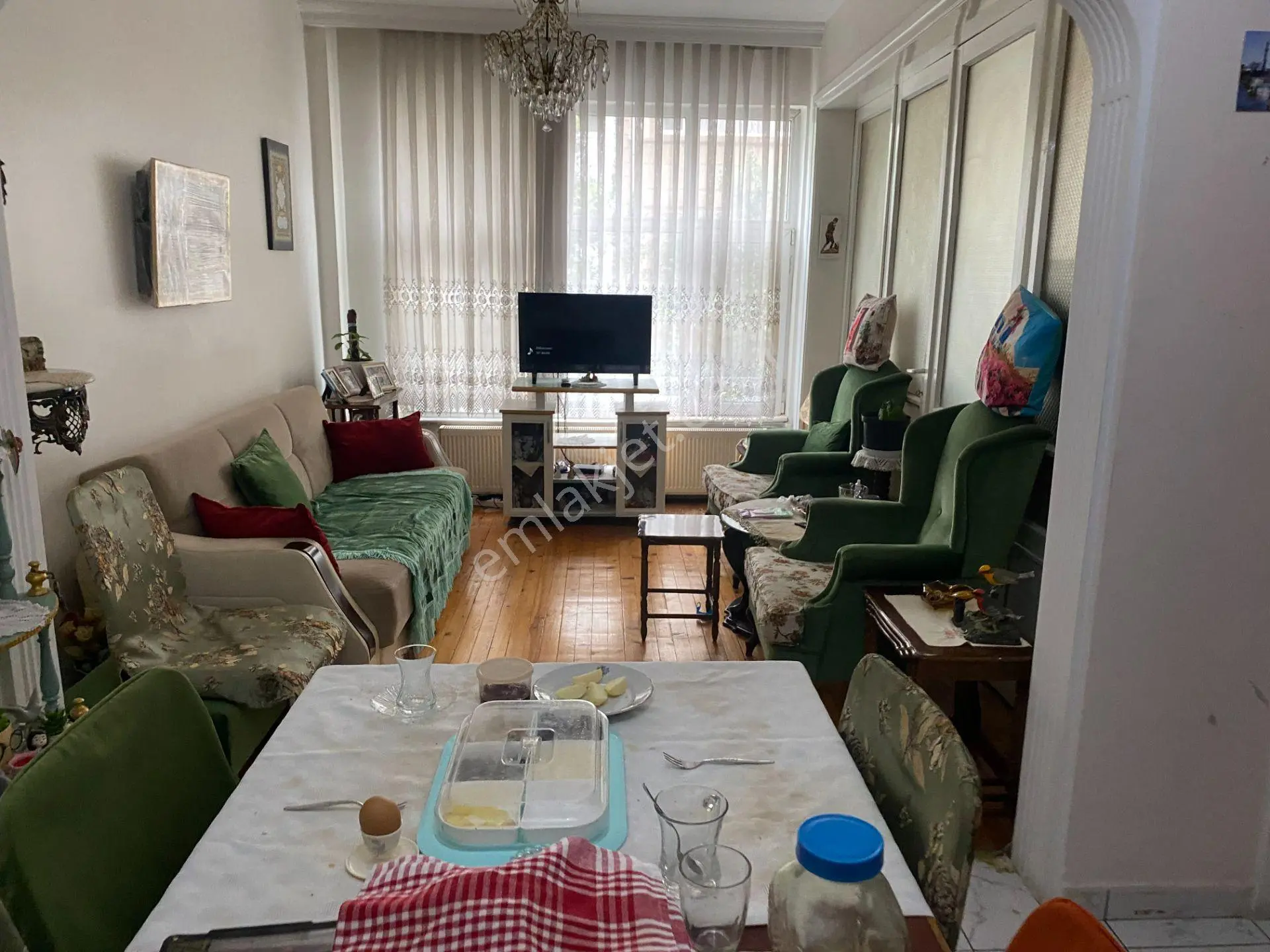 Destan-016 Çapa-tramvay-yan-sokağında-2-oda-1-salon-85m2-kombili-45-yıllık-binadan-açıklama-okuyun