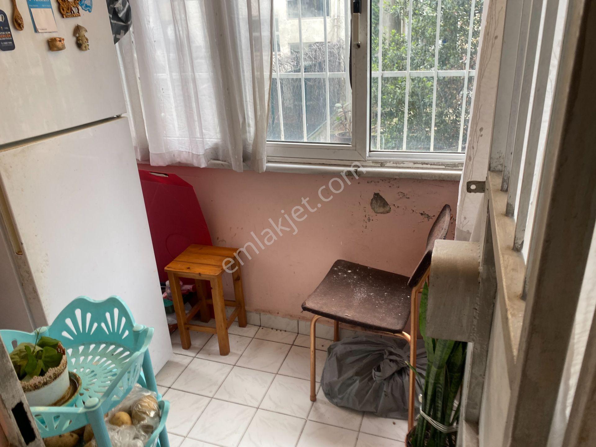 Destan-016 Çapa-tramvay-yan-sokağında-2-oda-1-salon-85m2-kombili-45-yıllık-binadan-açıklama-okuyun - Görsel 29