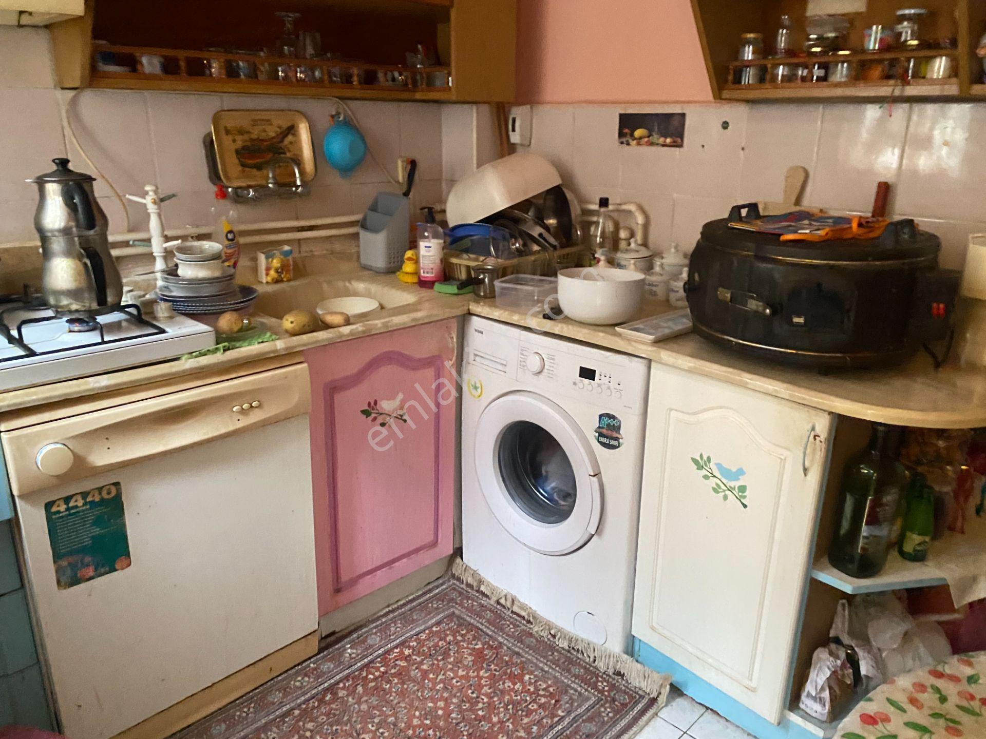 Destan-016 Çapa-tramvay-yan-sokağında-2-oda-1-salon-85m2-kombili-45-yıllık-binadan-açıklama-okuyun - Görsel 30