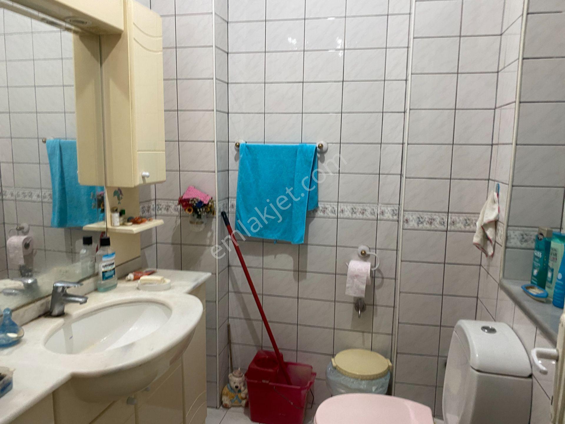 Destan-016 Çapa-tramvay-yan-sokağında-2-oda-1-salon-85m2-kombili-45-yıllık-binadan-açıklama-okuyun - Görsel 24