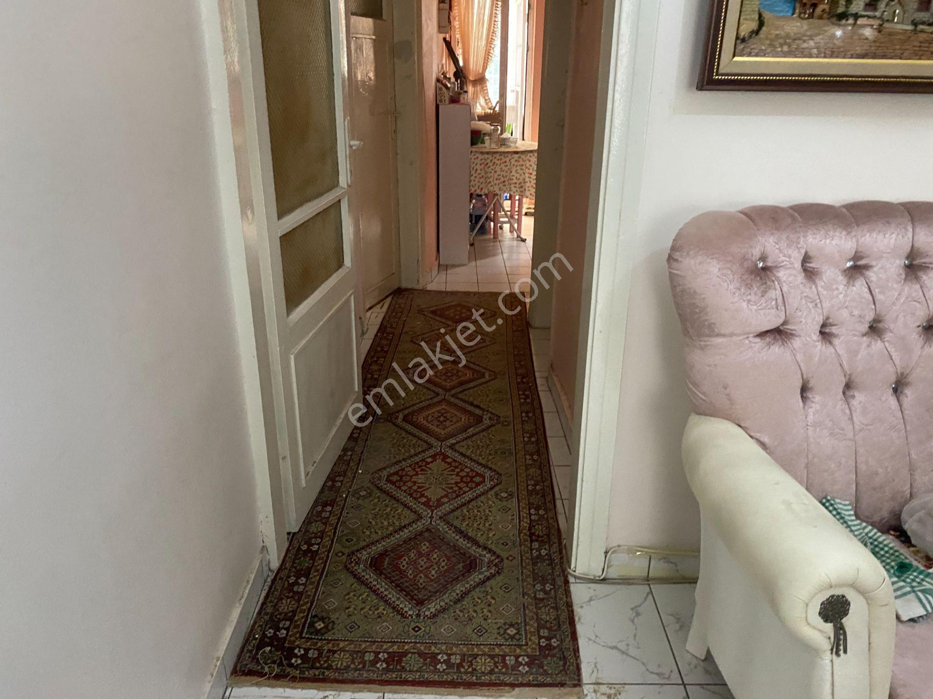 Destan-016 Çapa-tramvay-yan-sokağında-2-oda-1-salon-85m2-kombili-45-yıllık-binadan-açıklama-okuyun - Görsel 33