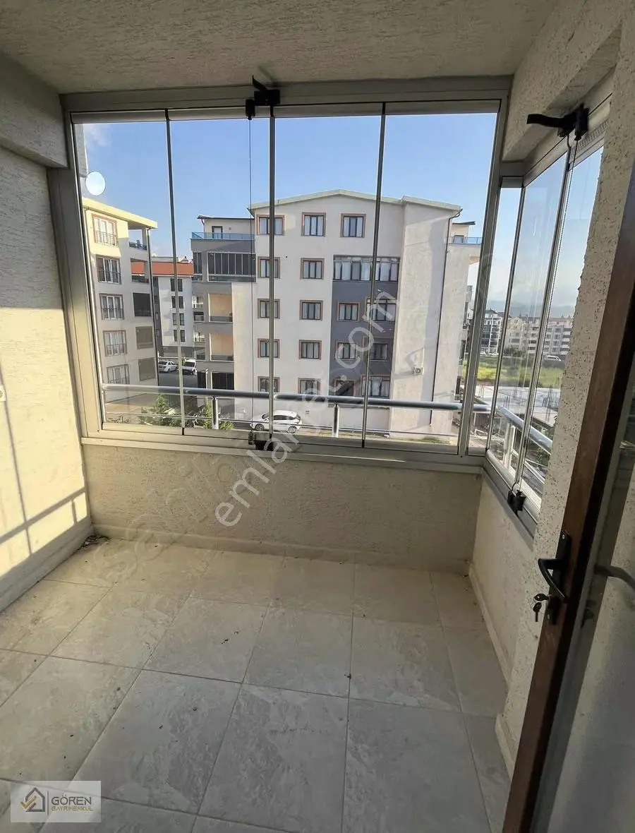 Akçalarda Ana Yol Üzerinde Ara Kat Sıfır Daire - Görsel 2