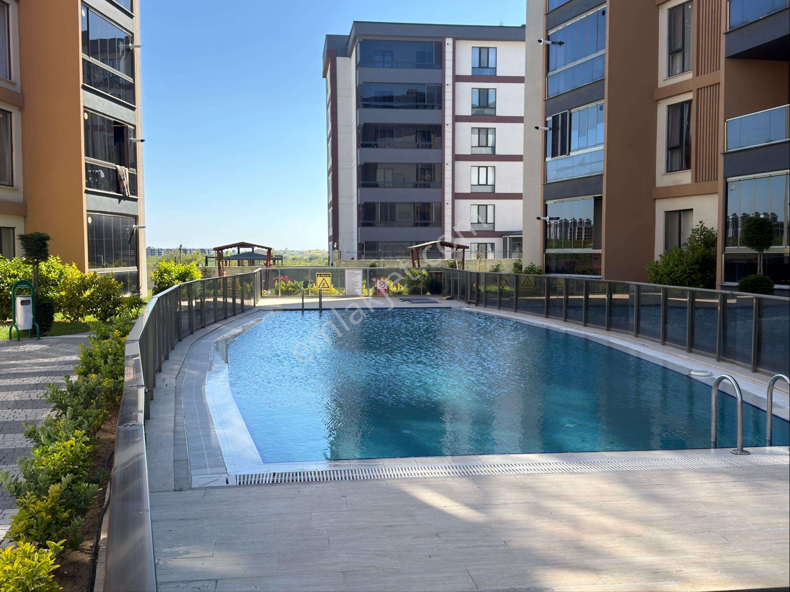 Çerkezköy Tepede Sitede Eşyalı Satılık 1+1 Daire - Görsel 17