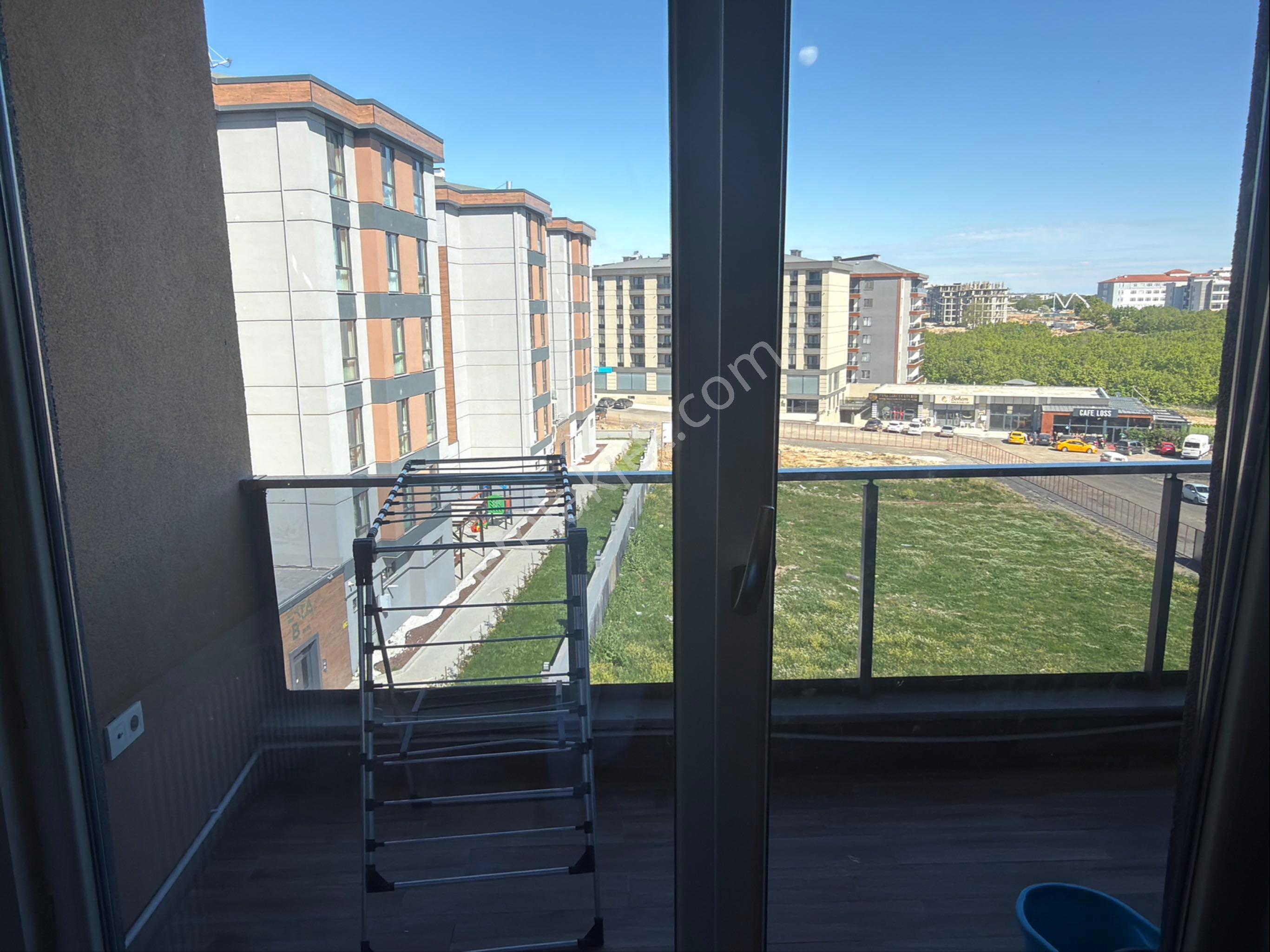 Çerkezköy Tepede Sitede Eşyalı Satılık 1+1 Daire - Görsel 4