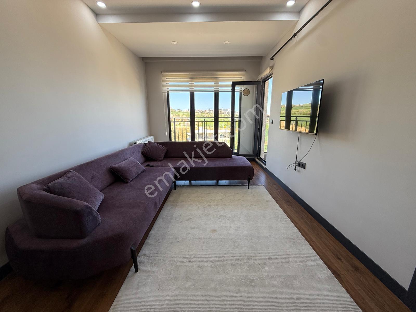 Deniz Manzaralı 3.kat Eşyalı İskanlı Lüx 1+1 Satılık Daire