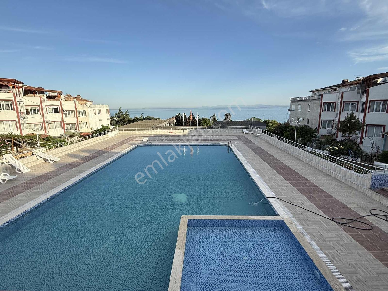 Yenice'de Deniz Manzaralı Teraslı Havuzlu 3+1 Dubleks Daire