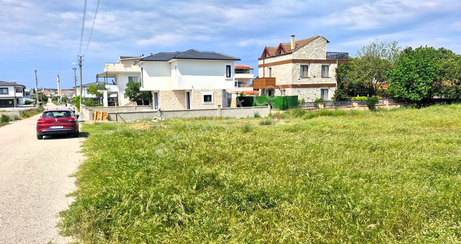 Karaburun Mordoğan'da Önü Kapanmaz 300m² Köşe Villa Parseli